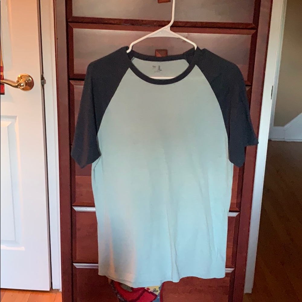 Men’s short sleeve t-shirt round neck .